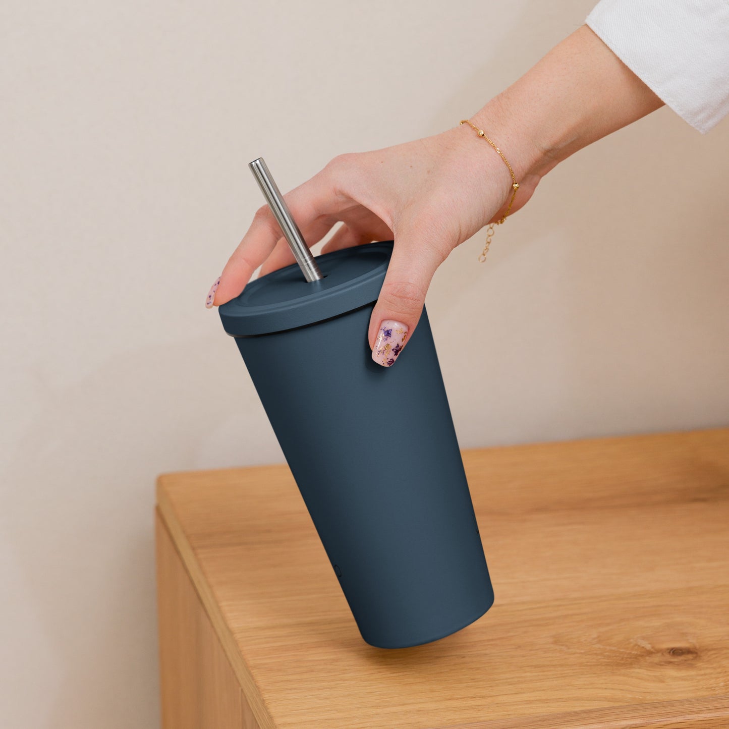 Leo Insulated tumbler with a straw